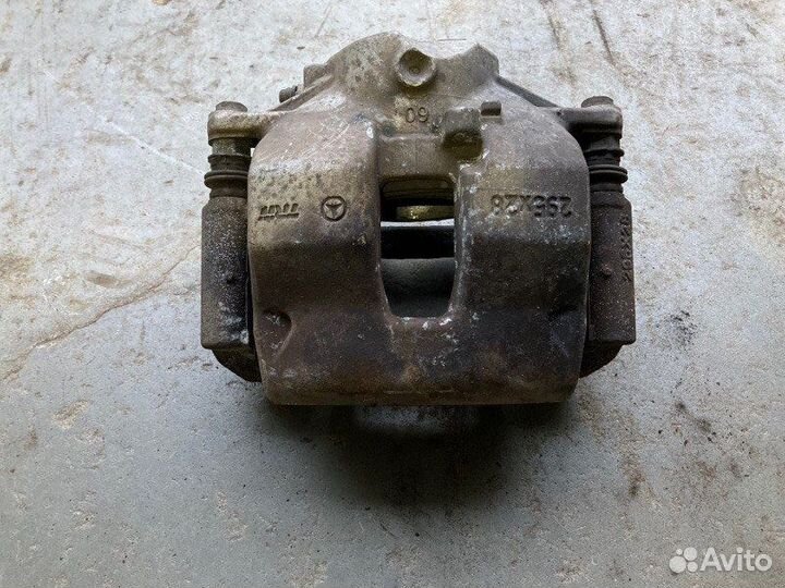 Суппорт передний левый Mercedes-Benz C-Class W204