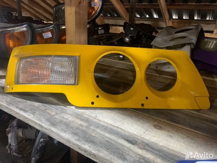 Рама (очки) для фар RH Hyundai Aero Town бу желтая