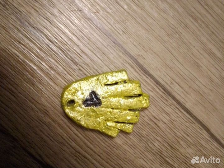 Брелок и фигурка