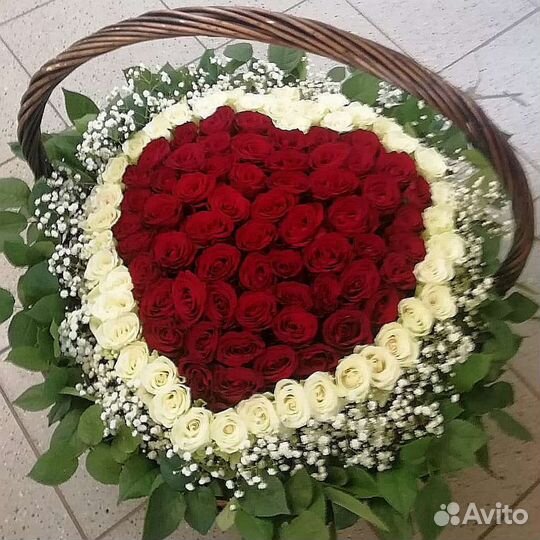 101 роза сердцем в корзине