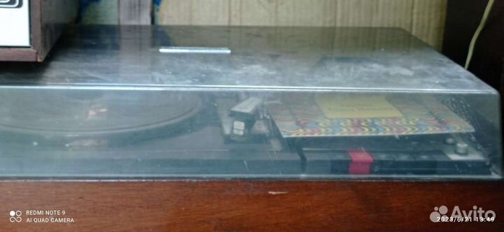 Проигрыватель винила. Пластинок