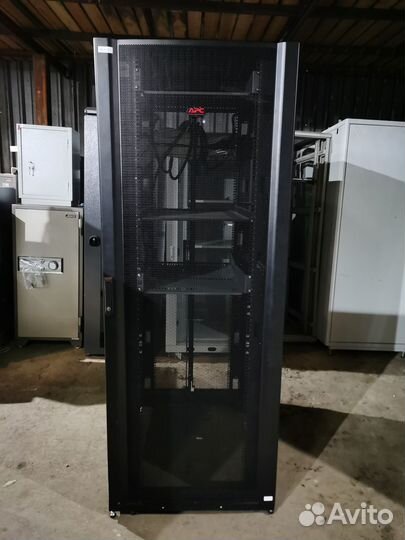 Серверный шкаф APC NetShelter SX 42U (750*1070мм)