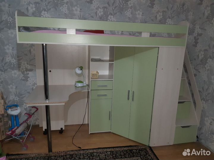Детская кровать+шкаф+письменный стол
