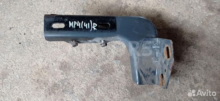 Кронштейн подножки кабины правый Mercedes-Benz