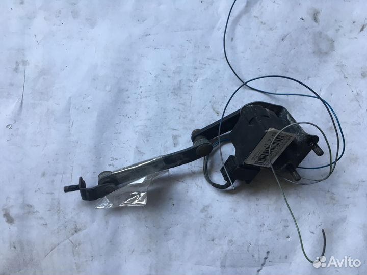 Датчик уровня кузова Mercedes A0105427717