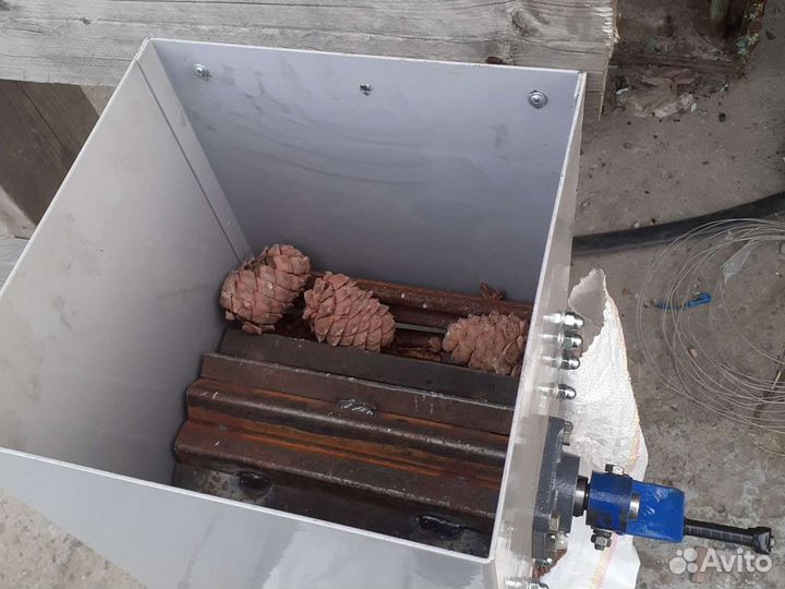 Мельница (рушилка) для кедровых шишек