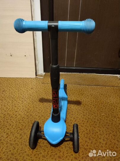 Самокат трехколесный как новый