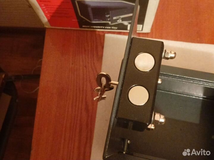 Сейф металлический