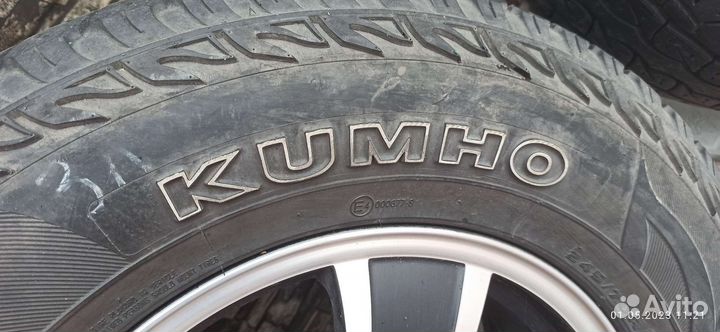Kumho Road Venture SAT KL61 245/70 R16