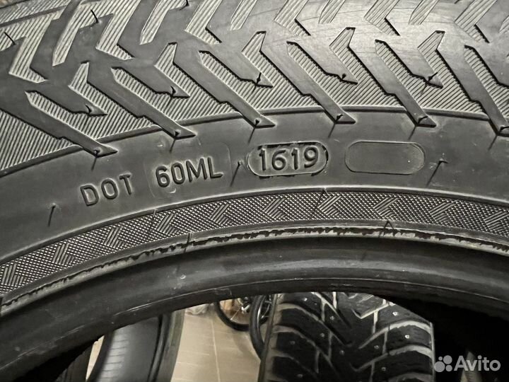 Nokian Tyres Hakkapeliitta 8 SUV 235/60 R18 107T
