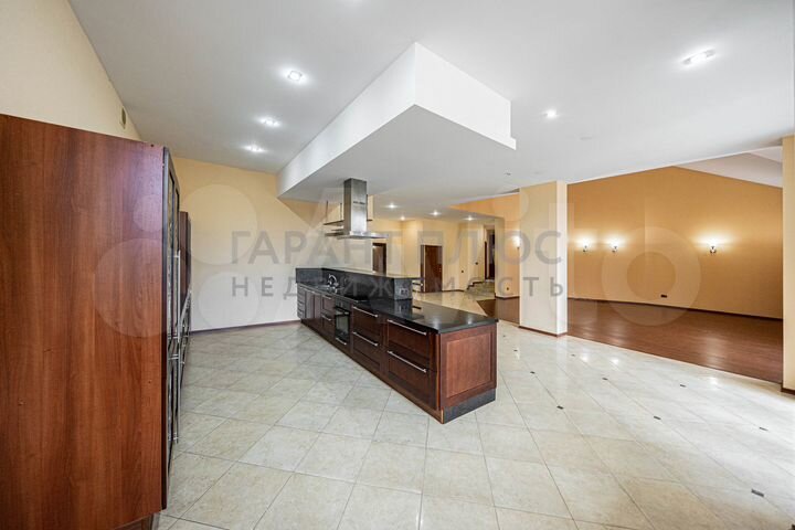 Коттедж 627,7 м² на участке 27,8 сот.