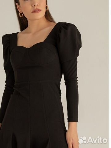 Платье черное мини с рукавами фонариками