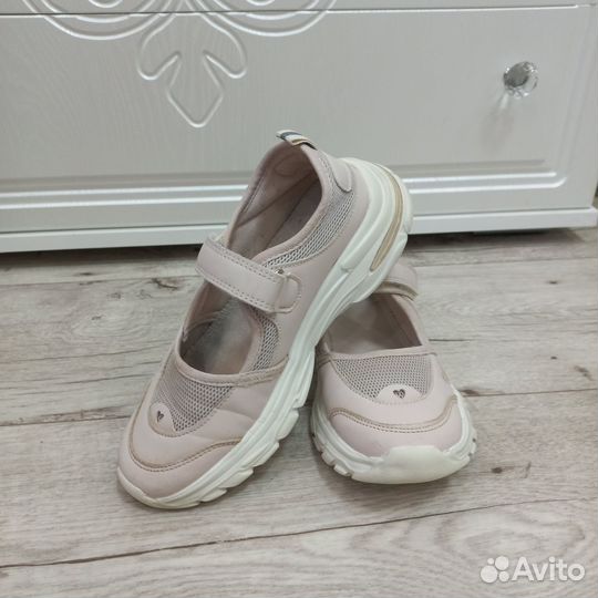 Спортивные туфли р. 35