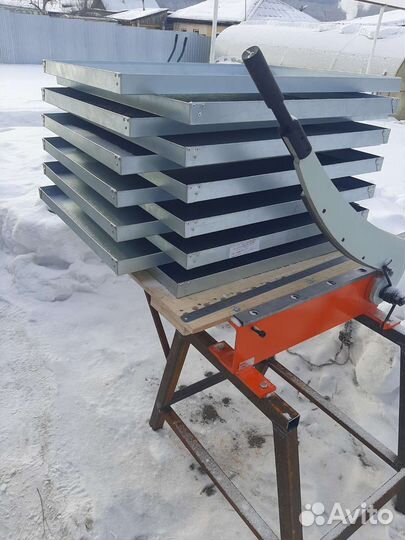 Поддоны для клеток, кормушки