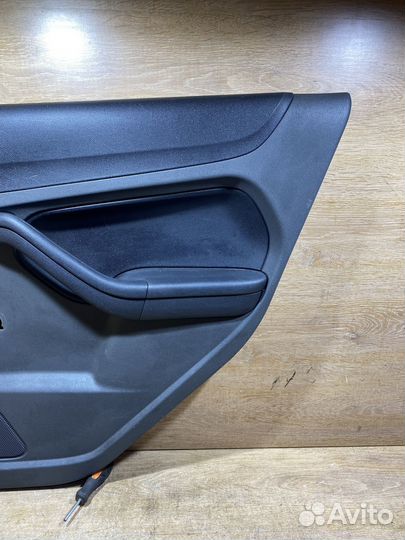 Обшивка задняя правая Ford Focus 2 79132