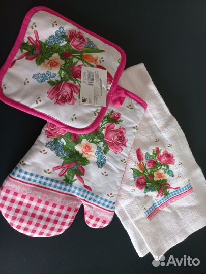 Полотенца, фартуки, скатерть