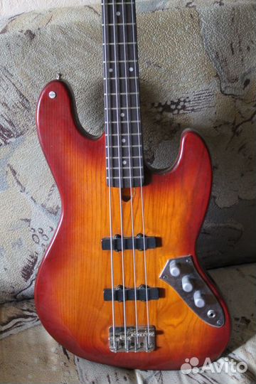 Бас гитара fender jazz bass