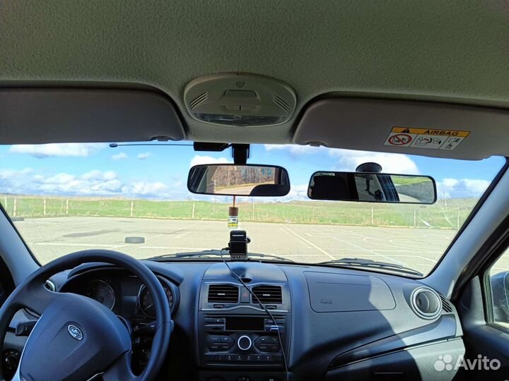 Инструктор по вождению автомобиля