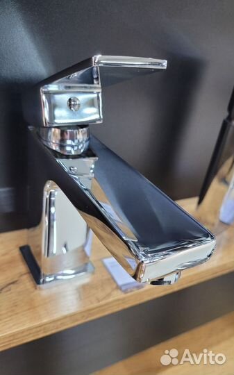 Смеситель для раковины в ванной