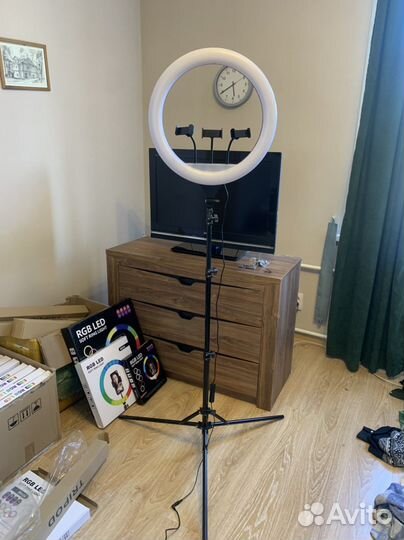Кольцевая лампа со штативом новая