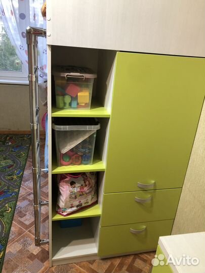 Двухъярусная кровать