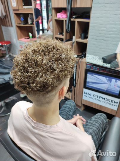 Мужская завивка волос