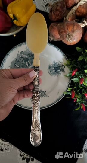 Антикварная ложка для салата