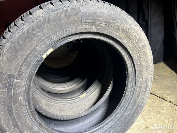 Continental IceContact 2 SUV 215/65 R16 102