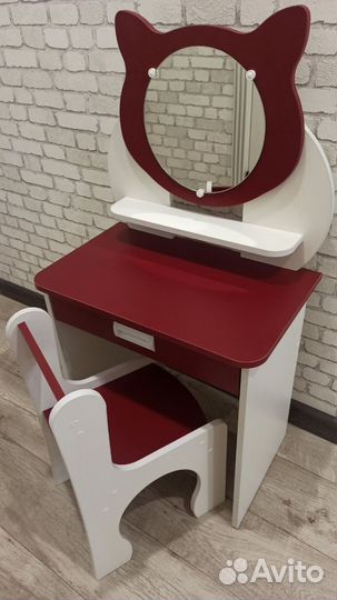Детский туалетный столик для девочки
