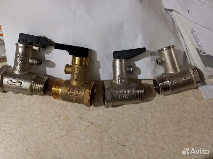 Обратный, предохранительный клапан для бойлера