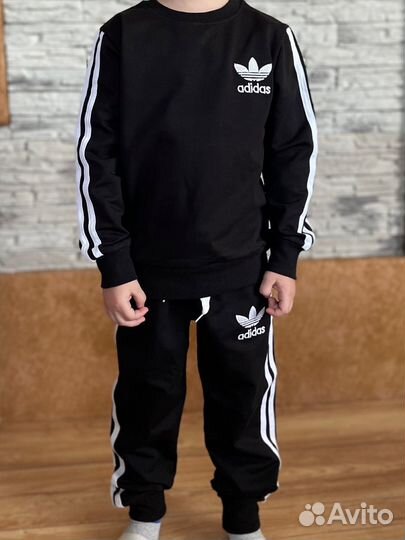 Костюм adidas для мальчика новый