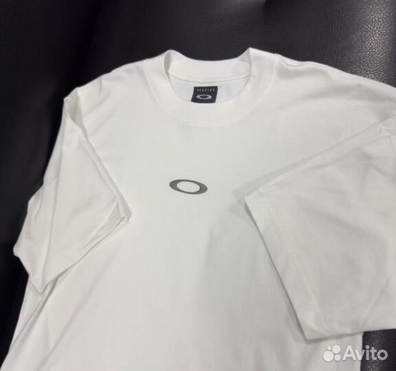 Футболка Oakley белая