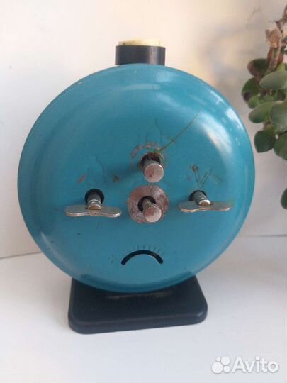 Часы будильник янтарь механический