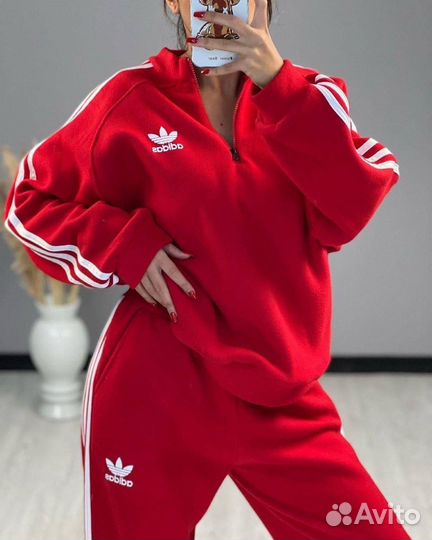 Женский спортивный костюм adidas