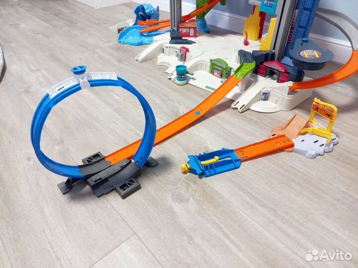 Трек парковка гараж хот вилс с акулой