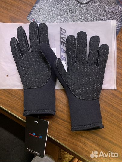 Перчатки для плавания и дайвинга