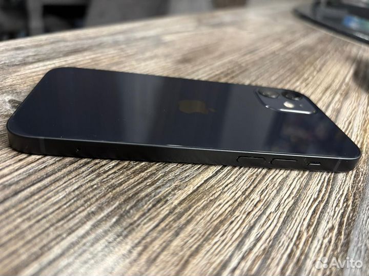 iPhone 12, 64 ГБ