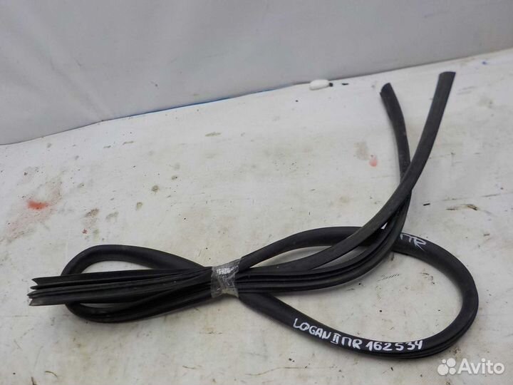 Резинка проемная передняя правая Renault Logan 2