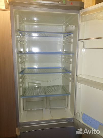 Холодильник Indesit C138G рабочий на почин\запч