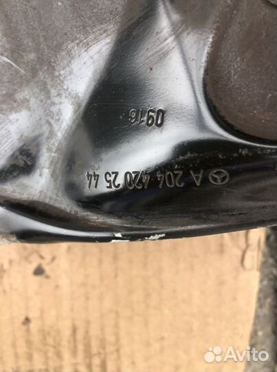 Цапфа кулак ступица передние Mercedes w204 с204 w2