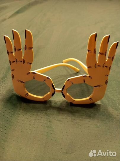 Сувенирная каска английского полицейского