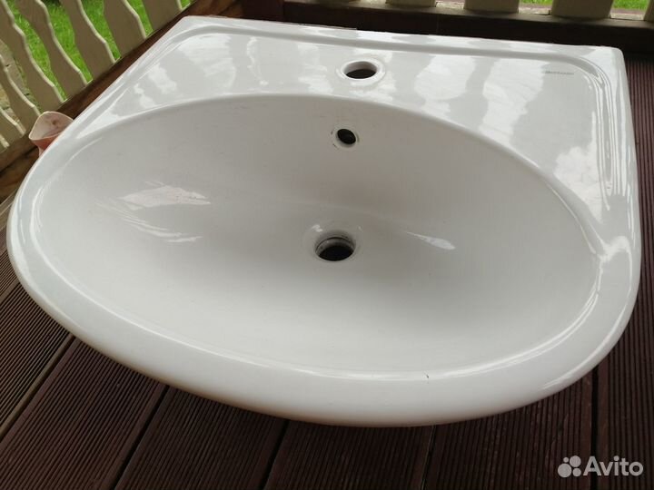 Умывальник б/у и бачок для унитаза новый