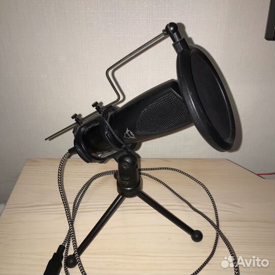 Микрофон trust gxt 232 mantis черный