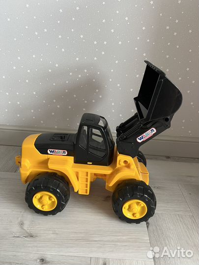 Трактор экскаватор