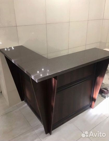 Ресепшн для клиники из искусственного камня