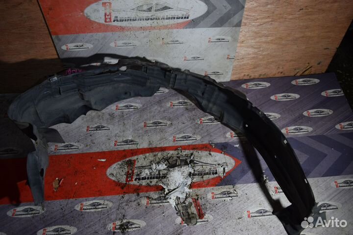 Подкрылок перед лево c Toyota Mark X Zio ANA10 2AZ