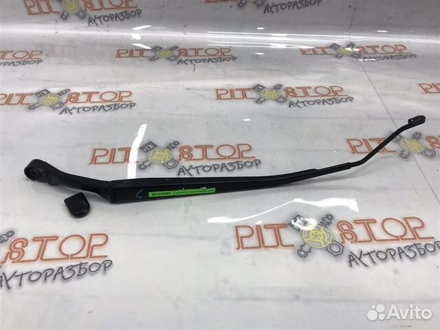 Держатель стеклоочистителя левый Nissan Fuga (Y50