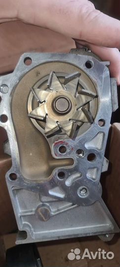 Водяной насос помпа Nissan Almeria g15