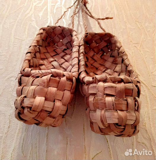 Старинные лапти с подвязками