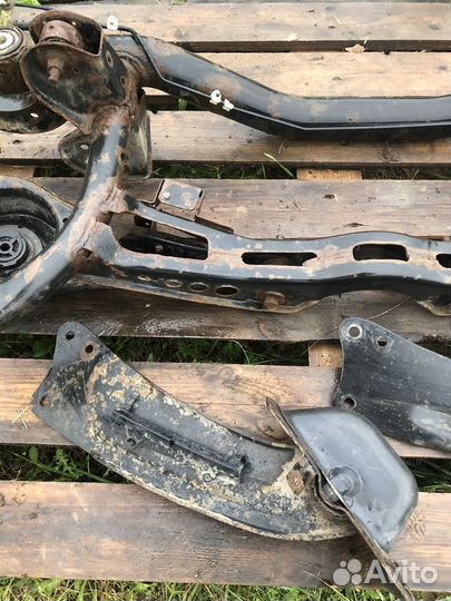 Задний подрамник Passat B6